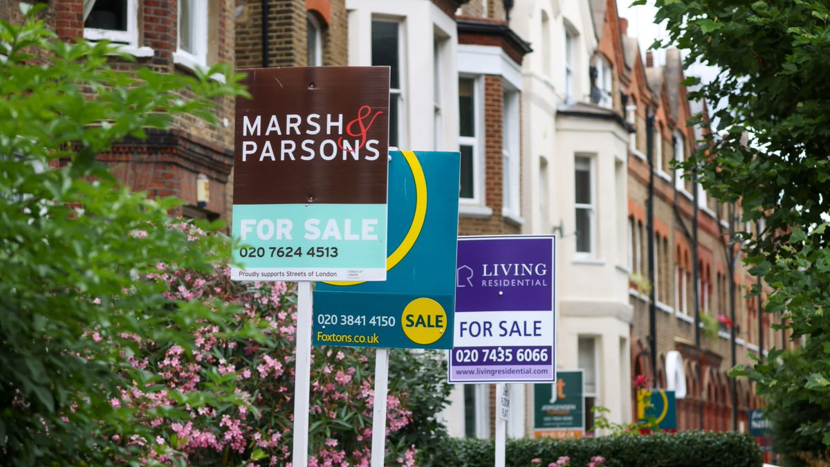 UK house prices fall unexpectedly in March: The 0.5% contraction according to Halifax contrasts with economists’ bets of a 0.1% rise dlvr.it/TK1rq9
