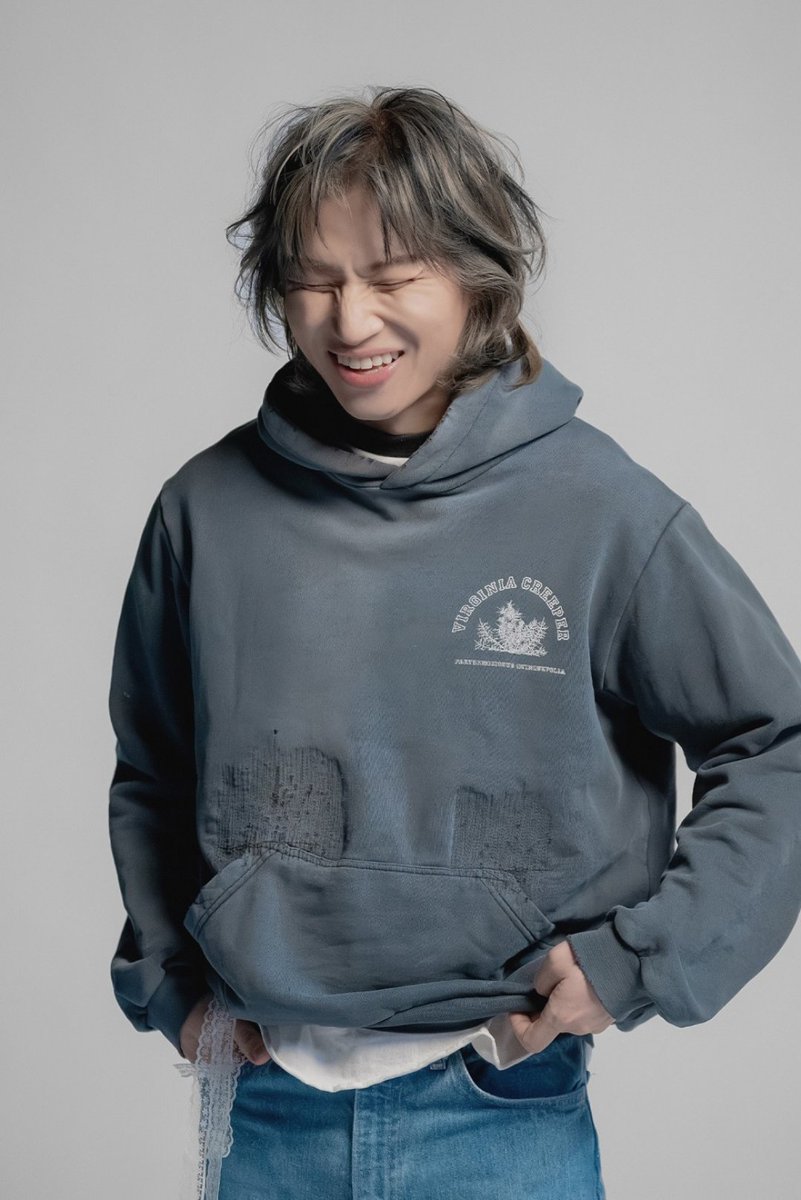 XaRiTo0's tweet photo. Esq ni siquiera puedo elegir mi favorita, todas las canciones suenan tan #DAESUNG 🥹💛✨ Aameeee todaaas

DAESUNG OUR UNIVERSE
D'S WAVE OUT NOW 
#강대성_너라는_파도에_휩쓸릴게
#DAESUNG_DSWAVE
#대성 @d_lable https://t.co/wrg3CSI4Jy