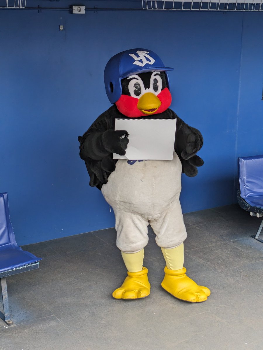 きょうのひとこと
「じしょう つばくろうです」
#つば九郎ずっと大好きだよ 
#つば九郎