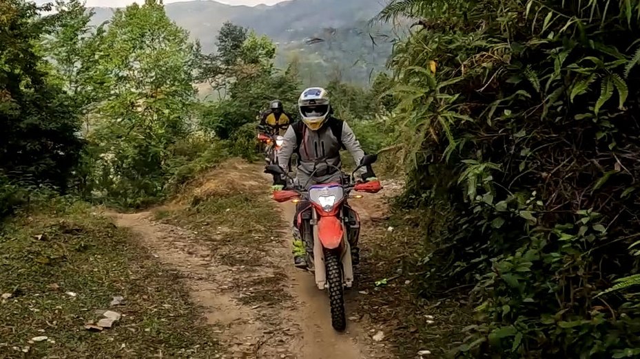 vietnamriders1's tweet photo. Real adventurers, gear up, take the road less travelled, and let the adventure begin. 👍

🖥️ https://t.co/ZEFOnLS6Nl

#theroadlesstravelled #lettheadventurebegin #untouchedlandscapes #vietnam #xuhuong2025 #trending2025 #motorbike #motorcycle #tour #rental #honda #XR150L #CRF250L https://t.co/pZM3SioDM7