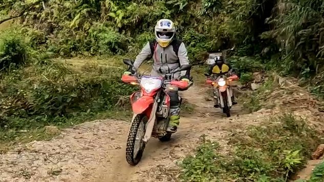 vietnamriders1's tweet photo. Real adventurers, gear up, take the road less travelled, and let the adventure begin. 👍

🖥️ https://t.co/ZEFOnLS6Nl

#theroadlesstravelled #lettheadventurebegin #untouchedlandscapes #vietnam #xuhuong2025 #trending2025 #motorbike #motorcycle #tour #rental #honda #XR150L #CRF250L https://t.co/pZM3SioDM7