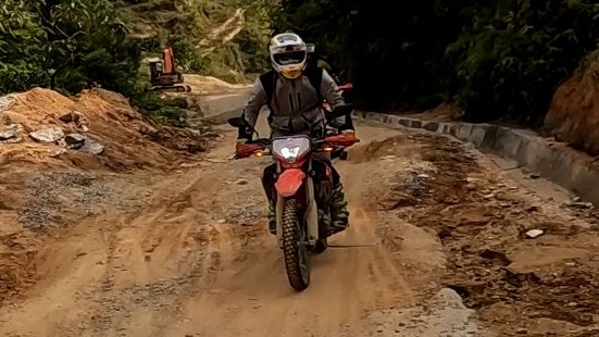 vietnamriders1's tweet photo. Real adventurers, gear up, take the road less travelled, and let the adventure begin. 👍

🖥️ https://t.co/ZEFOnLS6Nl

#theroadlesstravelled #lettheadventurebegin #untouchedlandscapes #vietnam #xuhuong2025 #trending2025 #motorbike #motorcycle #tour #rental #honda #XR150L #CRF250L https://t.co/pZM3SioDM7
