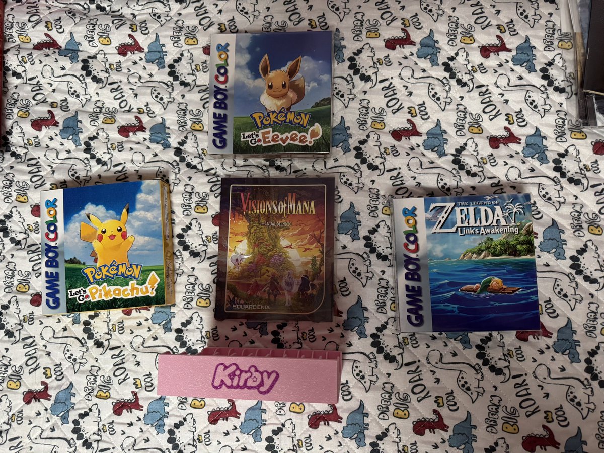 Nyu93🐍 (@xnyu93) on Twitter photo Y para finalizar, unos regalitos por la compra la mar de preciosos, destacando las cajas de los pokémon, y ese expositor de juegos de Nintendo Switch edición Kirby super adorable. Muchas gracias por el servicio y trabajo impecable. <a href="/Kurusonna/">Kuru 👑 📚</a> <a href="/CajasRetro/">CAJAS RETRO 🎮</a> <a href="/Retro_Game_Shop/">Retro Game Shop</a> Y para finalizar, unos regalitos por la compra la mar de preciosos, destacando las cajas de los pokémon, y ese expositor de juegos de Nintendo Switch edición Kirby super adorable. Muchas gracias por el servicio y trabajo impecable. <a href="/Kurusonna/">Kuru 👑 📚</a> <a href="/CajasRetro/">CAJAS RETRO 🎮</a> <a href="/Retro_Game_Shop/">Retro Game Shop</a>
