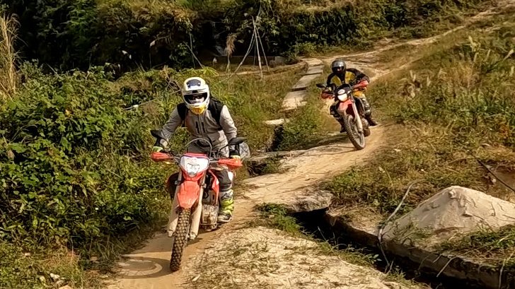 vietnamriders1's tweet photo. Real adventurers, gear up, take the road less travelled, and let the adventure begin. 👍

🖥️ https://t.co/ZEFOnLS6Nl

#theroadlesstravelled #lettheadventurebegin #untouchedlandscapes #vietnam #xuhuong2025 #trending2025 #motorbike #motorcycle #tour #rental #honda #XR150L #CRF250L https://t.co/pZM3SioDM7
