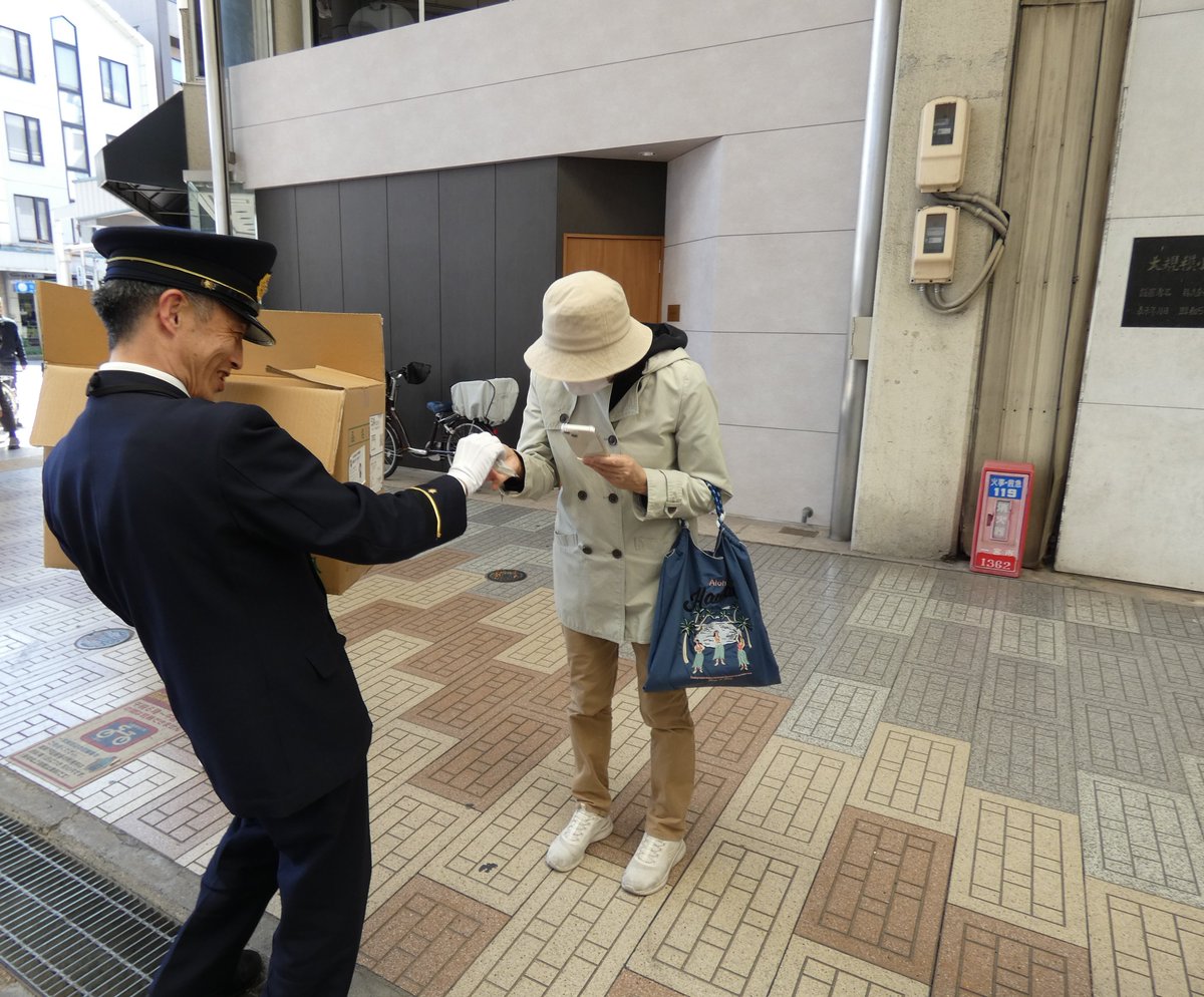 ４月３日に開催された桃花祭において、消防音楽隊がパレード演奏を実施しました。
一宮市では２０２５年に入ってから火災件数が増加しています。
火災予防の啓発品のチラシやティッシュを沿道に集まった沢山の方々にお配りし、演奏を楽しんでいただきました。
#一宮市消防本部　#一宮市　#火災予防