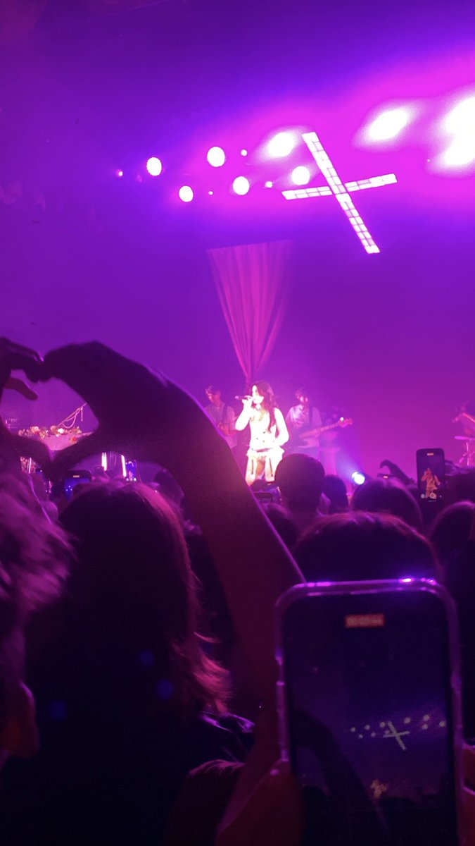 rubybejewled's tweet image. Who is this diva @alessir0se