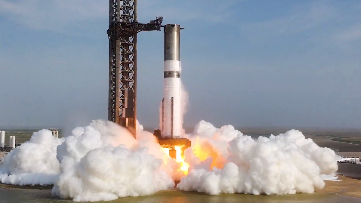 GravityNotFound's tweet photo. Exciting times ahead! 🚀 SpaceX is prepping for the ninth test flight of its Starship megarocket, marking the first-ever reuse of the Super Heavy first stage. A major step in sustainable space exploration! #SpaceX #Starship https://t.co/0rnHEmHGGb