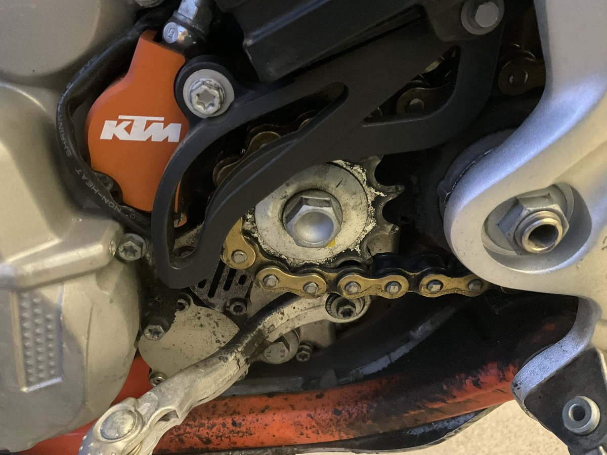KTM819O4's tweet photo. #FREERIDE250F #ドライブスプロケット #11T #12T #13T
もともとは14Tで純正の13Tに換えたら
「13T最高」って感じだったけど
最近はスピード速すぎ!や
重いバイクで大変ですね〜って言われています
11Tにすると国道4号は走れなくなるなぁ〜 https://t.co/JTfiqlQkEu