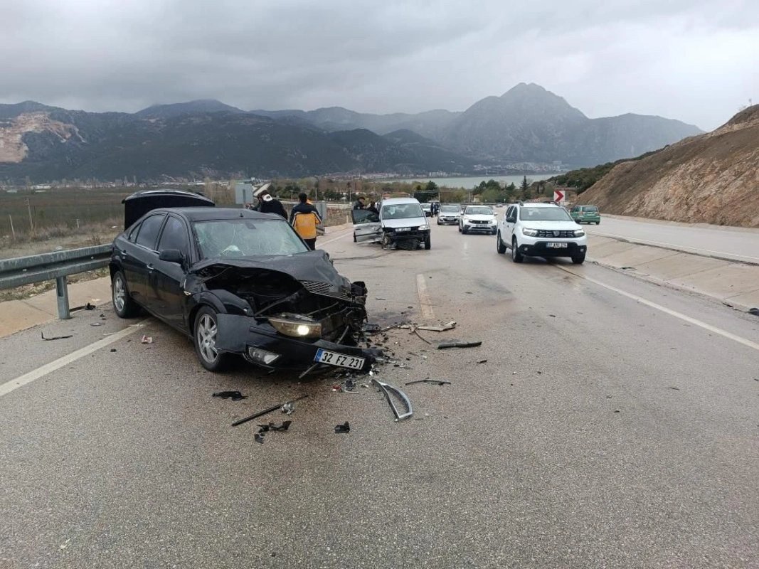 İçişleri Bakanı Ali Yerlikaya'nın yaptığı açıklamaya göre 9 günlük Ramazan Bayramı tatilinde 74 kişi meydana gelen kazalarda hayatını kaybederken, 10 bin 199 kişi ise yaralandı.