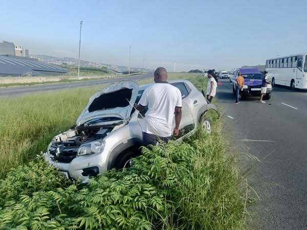 _ArriveAlive's tweet image. Driver injured when his car was rear-ended while he tried to repair the vehicle: M25 Ntuzuma - KZN

tinyurl.com/23dqru8k

#ArriveAlive #VehicleBreakdown #RUSA