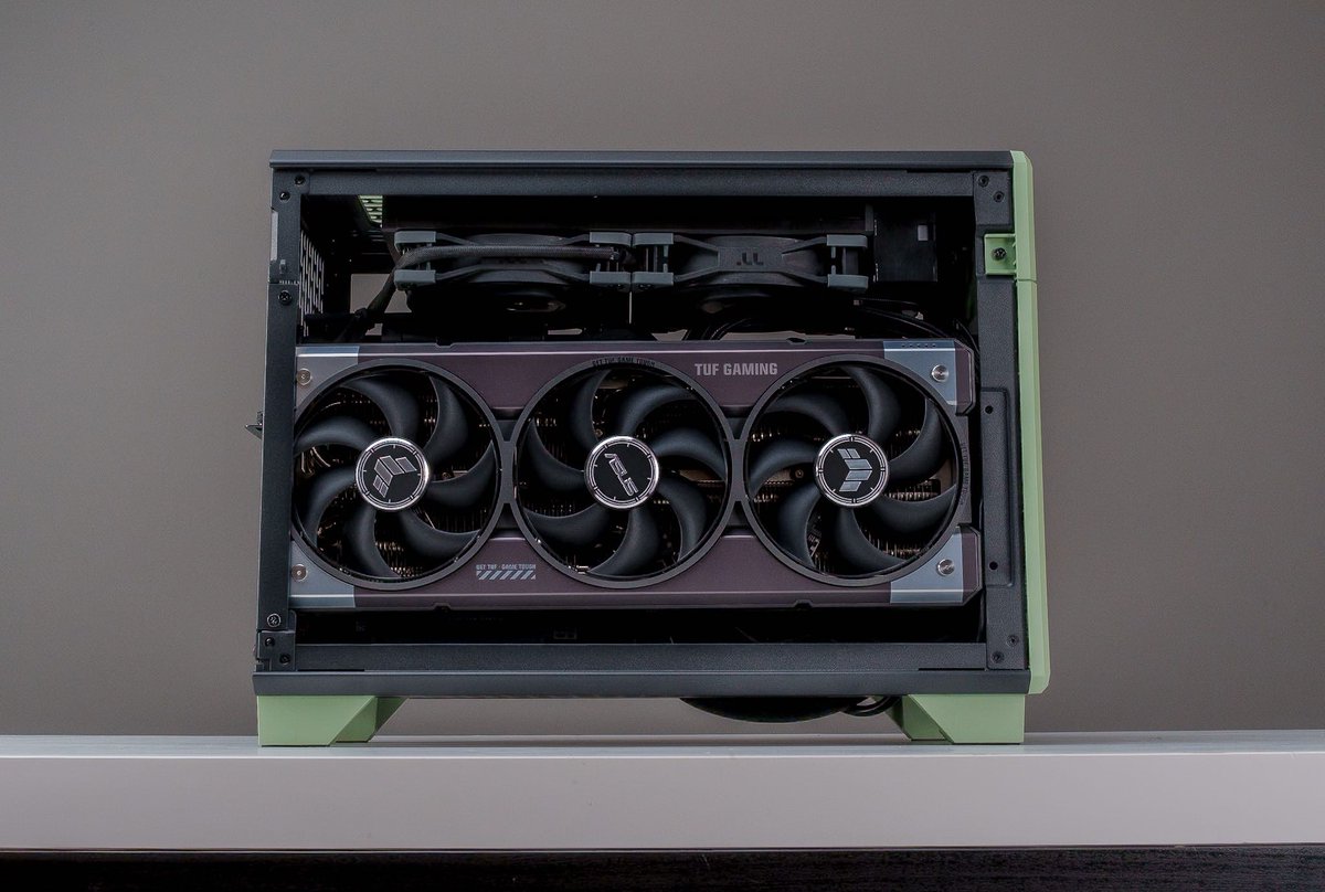 Thermaltake_UK_'s tweet photo. Thermaltake TR100 Macha Green Mini-ITX Case
Compact and stylish all in 1 case
📸 @pcwerkz 
@ScanComputers : https://t.co/TOABcYWdjm

#Thermaltake #tr100 #SFF #SFFPC #miniitxbuild #smallformfactorpc #CustomPCBuild #pccase https://t.co/c7xTf0rLAQ