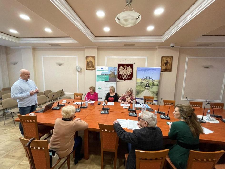 💬 Two important #INSPIREproject meetings in Olsztynek (PL) focused on fostering cooperation between youth and the elderly in rural areas. Key topics: tackling loneliness, food management &amp; expanding intergenerational projects 🌍
Find more: interregeurope.eu/inspire/news-a… 🚀