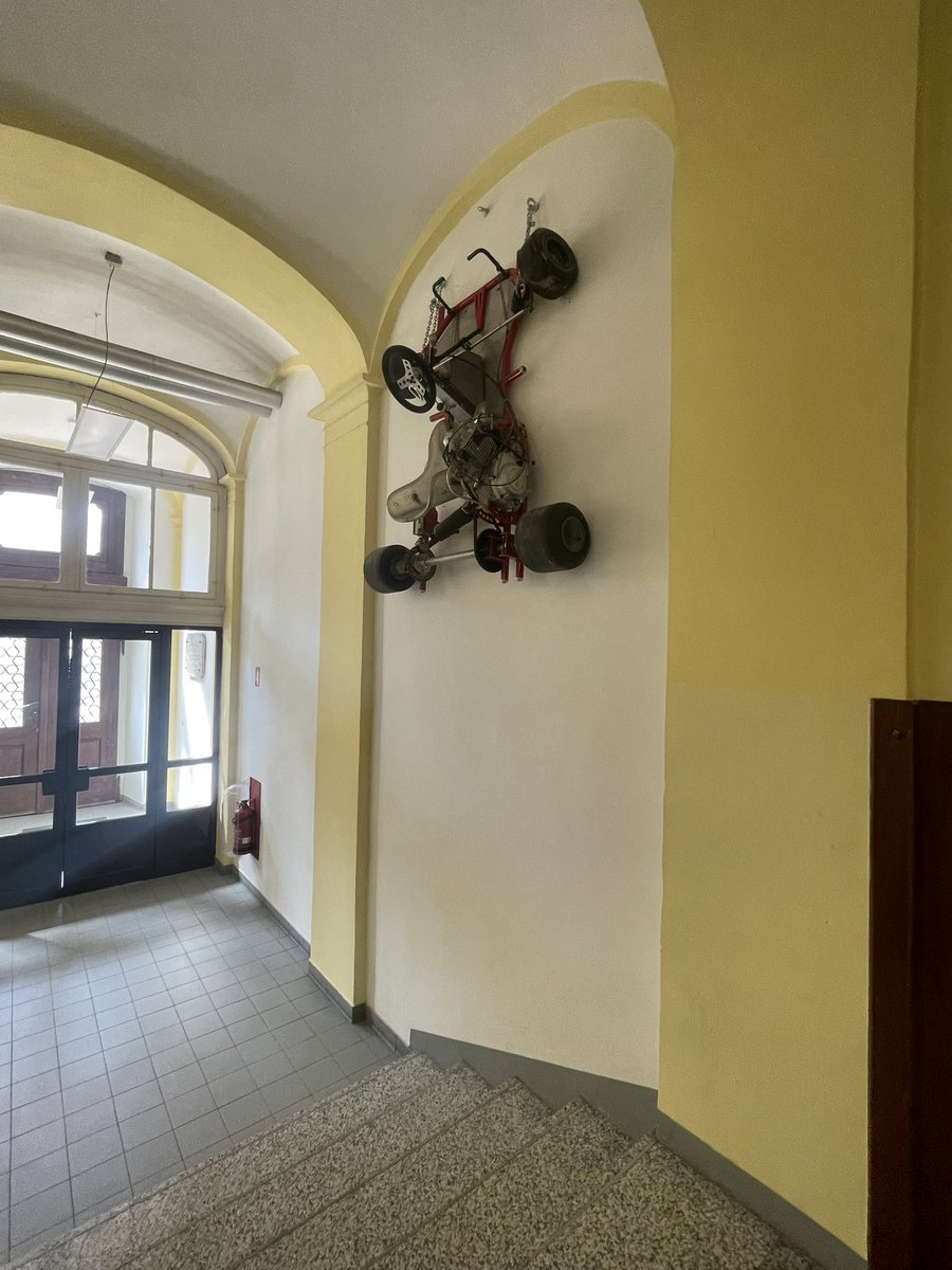 abram_uros's tweet photo. Zmeraj ko se odpravljam na pouk se sprašujem kako so na strojni šoli GJV spravili to zverino na steno. https://t.co/QpuDYOIZtk