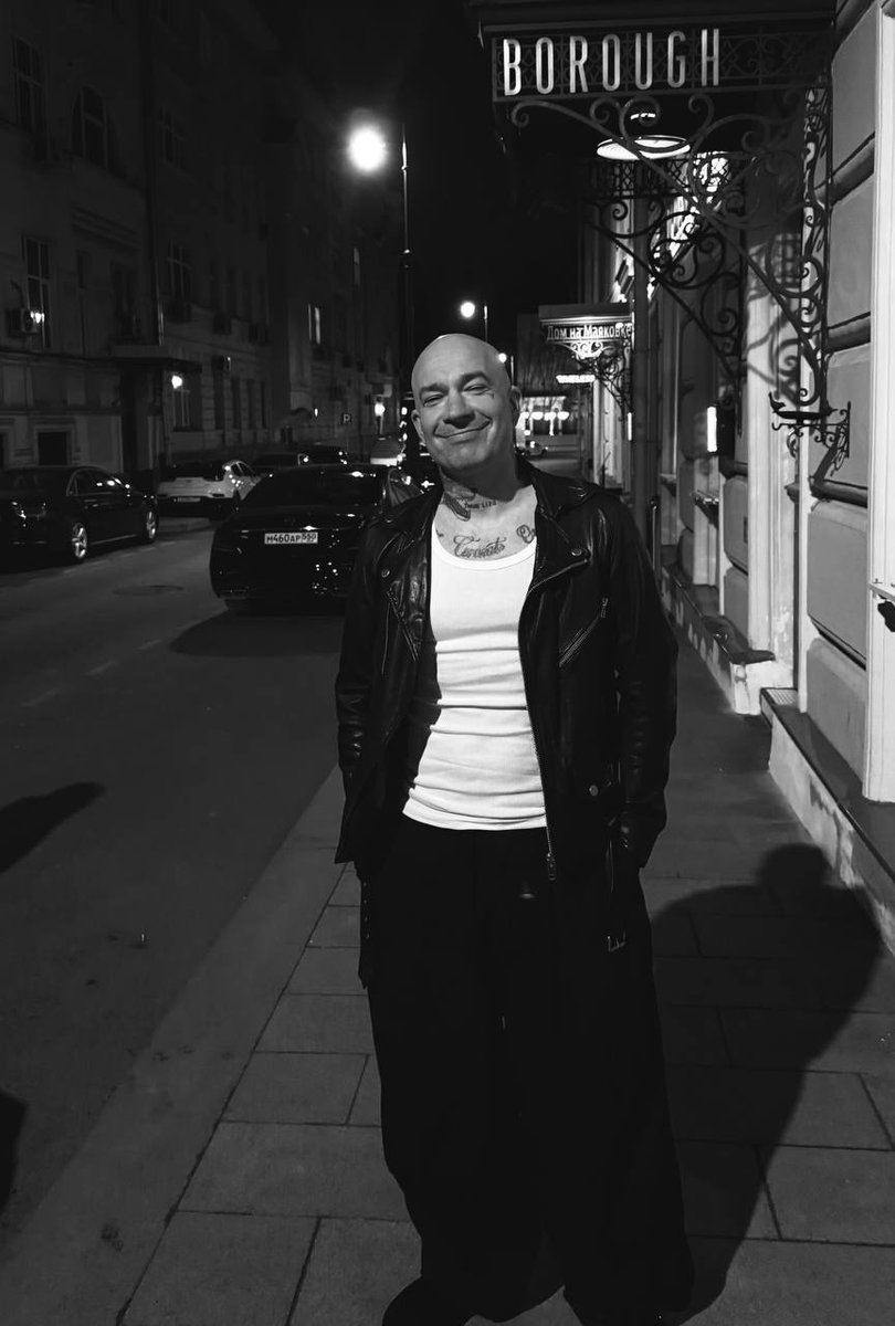 🚩 в жизни нужно действовать как хамелеон - главное вовремя начать сливаться.