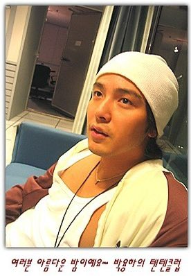 sakuraK48's tweet image. ラジオ放送後にラジオ局のHPにその回のゲストと撮った写真が上がるんだけど、驚くほどカッコいいヨンハの時と、ど…どうしたヨンハ🥹💦って時があってw毎回写真が楽しみだった☺️✨
これは美ヨンハ🥰
髪自分でセット出来ないのでよく帽子被ってた☺️💖
#48DAY #パク・ヨンハ #parkyongha