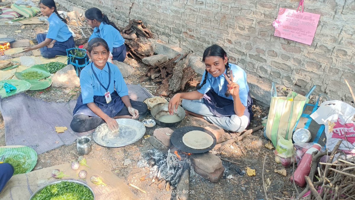 MahaSamagra's tweet photo. Tasting the Joy of Learning!
At Z. P. School, Bhalgaon (District Newasa), students turned into little chefs as part of a unique life skills initiative!
Beyond cooking, they learned teamwork, gender equality, self-confidence, hygiene, and the joy of sharing.
#starsproject #NEP https://t.co/oXwJGuvP6b