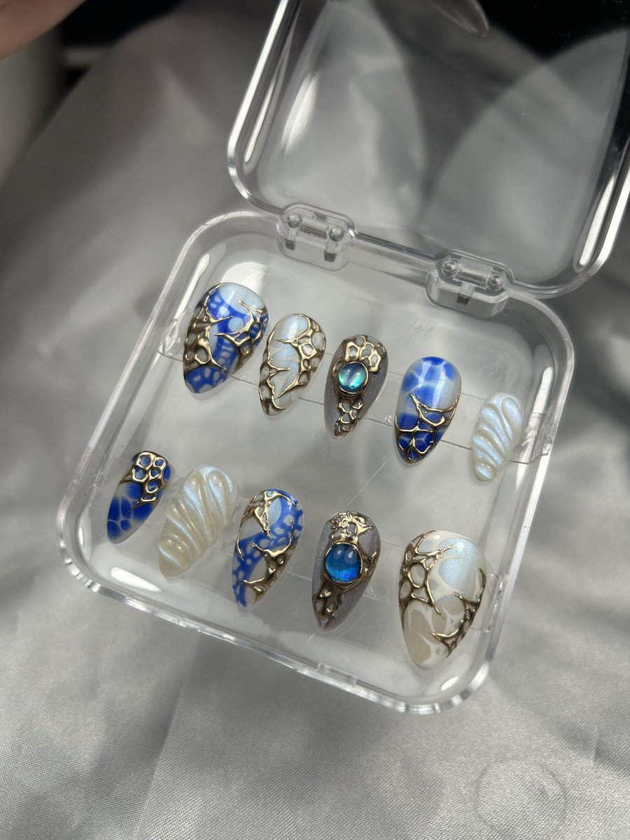 Tiramisu_ga's tweet photo. Hello !!! 

Je réouvre les commandes de press-on sur mesure ! 

Si ça vous intéresse vous pouvez me contacter en MP ou sur mon istgrm @ nails_tiramisu , où vous pouvez trouver toutes les info et les autres photos de mon travail ! 😽🫶🏻

(Envois Vinted)

#presson #nails #Arcane https://t.co/89pdThgsa8