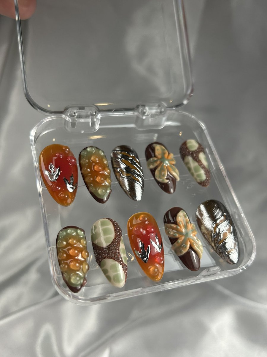 Tiramisu_ga's tweet photo. Hello !!! 

Je réouvre les commandes de press-on sur mesure ! 

Si ça vous intéresse vous pouvez me contacter en MP ou sur mon istgrm @ nails_tiramisu , où vous pouvez trouver toutes les info et les autres photos de mon travail ! 😽🫶🏻

(Envois Vinted)

#presson #nails #Arcane https://t.co/89pdThgsa8