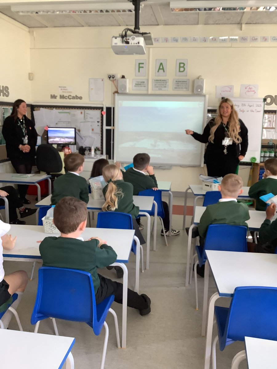 MrMcCabe62's tweet photo. @broadwayjuniors Class 3JM have enjoyed doing a workshop with our visitors from Nissan today where they learned about the Nissan car plant and how to use chopsticks. https://t.co/Kf5j8UEJ8k