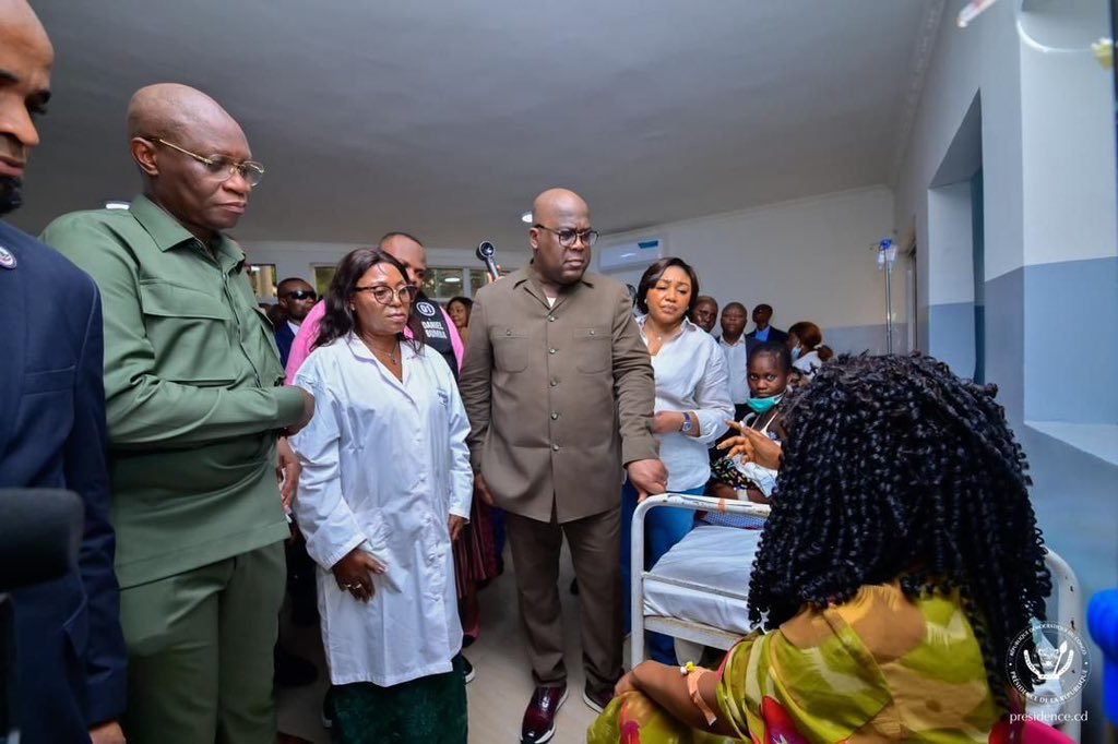 Beton_pacifique's tweet photo. Ce lundi 07/04/ 2025,
le couple présidentiel a effectué une visite au centre de santé Vijana, dans la commune de Lingwala, à Kinshasa. Sur place, le PR05 @Fatshi20 et @DeniseNyakeru ont réconforté 20 victimes de pluies à Kinshasa. Acheminées dans des conditions critiques. https://t.co/1OCT56DOlT