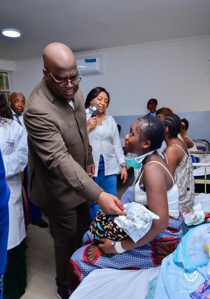 Beton_pacifique's tweet photo. Ce lundi 07/04/ 2025,
le couple présidentiel a effectué une visite au centre de santé Vijana, dans la commune de Lingwala, à Kinshasa. Sur place, le PR05 @Fatshi20 et @DeniseNyakeru ont réconforté 20 victimes de pluies à Kinshasa. Acheminées dans des conditions critiques. https://t.co/1OCT56DOlT