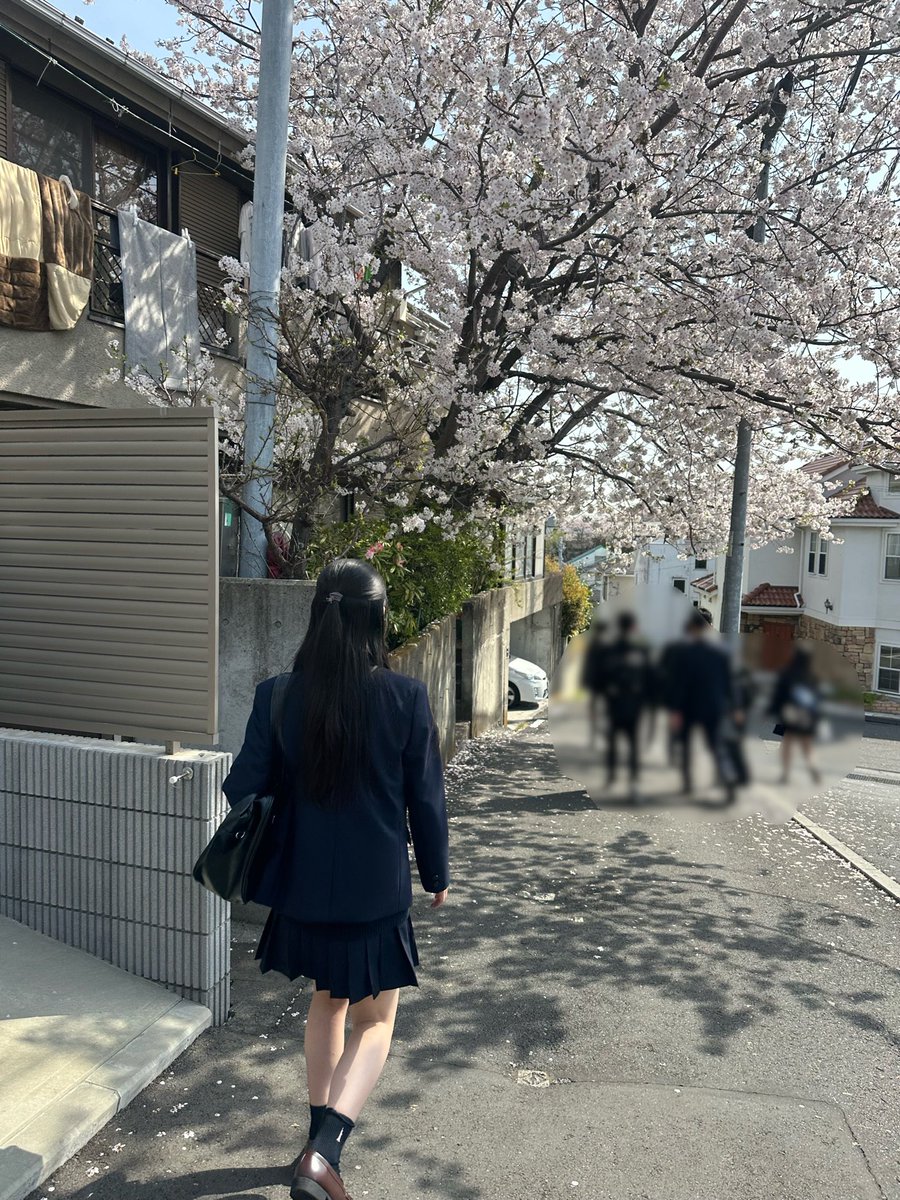 心地よいお天気の中、高校の入学式でした🌸
勉強（ちょっと不安🫢）もJK生活も歌やダンス、演技も！
３年間あっという間だと思いますが、欲張って全部楽しみたいです😊
沢山の素敵な出会いにドキドキワクワクです✨