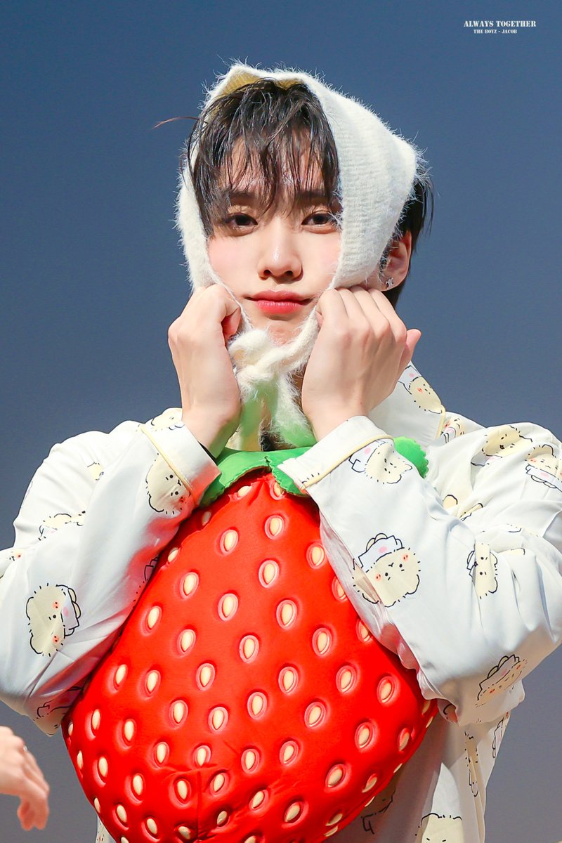 always_0530's tweet photo. 250403  🍓 ૮꒰っ˕ -｡꒱ა ...💤
#THEBOYZ #더보이즈 #JACOB #제이콥 https://t.co/62lvaRx4kp