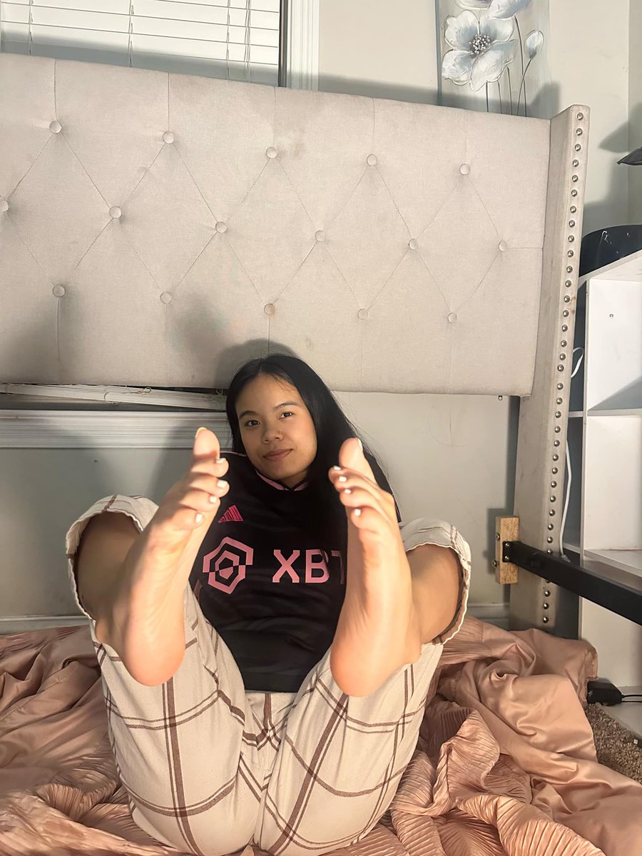 2asiangoddesses's tweet photo. No socks or socks 

#asiansoles #asianfeet #footfetish #asianfootgoddess #asiangoddess #supportfeet #sellingfeetpics #asiantoes #feet #footfetishnation #thepose #solesfeet #solesandtoes #soles #soleslover #solesworship #solenation #asianfootjob #footjob #FEETURED #goddess https://t.co/iO1bzNOIfe