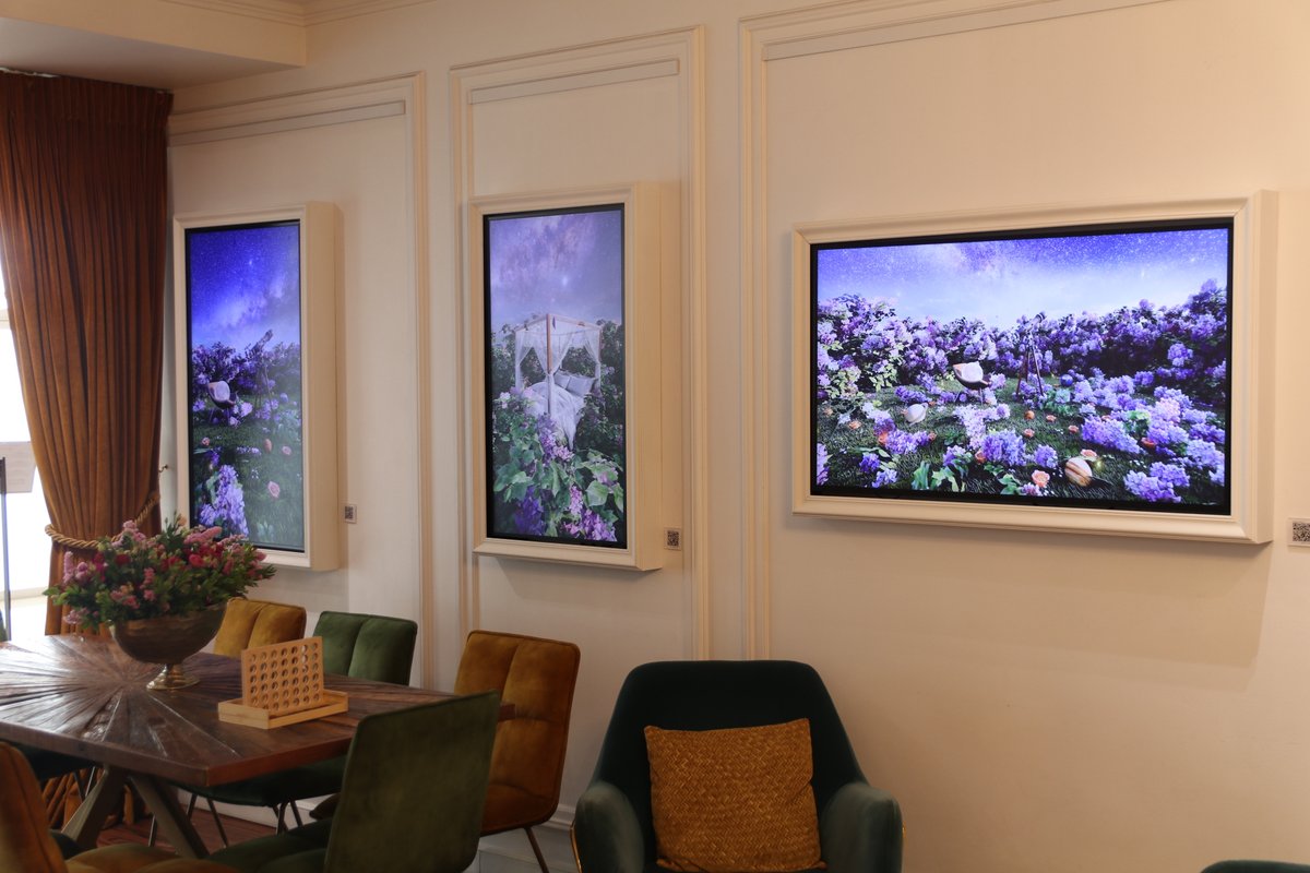 artpoint_xyz's tweet image. Live with digital art. 💜
Love these shots from @Rank__SSS' exhibition at Renaissance Nobel Paris Tour Eiffel hotel last month. 🦋