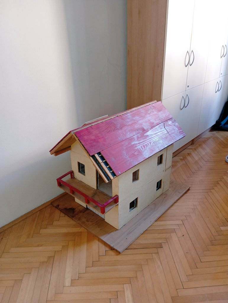 LazarUrban's tweet photo. Prodaja se dobro ohranjena 2 nadstropenska hiša s balkonom.V hiši sta 2 kopalnici in 2 kuhinji vsaka v enem nadstropju kar pomeni da je hiša primerna za 2 družini. Hiša je bila zgrajena leta 2011 in vidna poškodba se nahaja na strehi ob močnem trku strele. Več info na Zs #oglas https://t.co/J4nxr8c65P