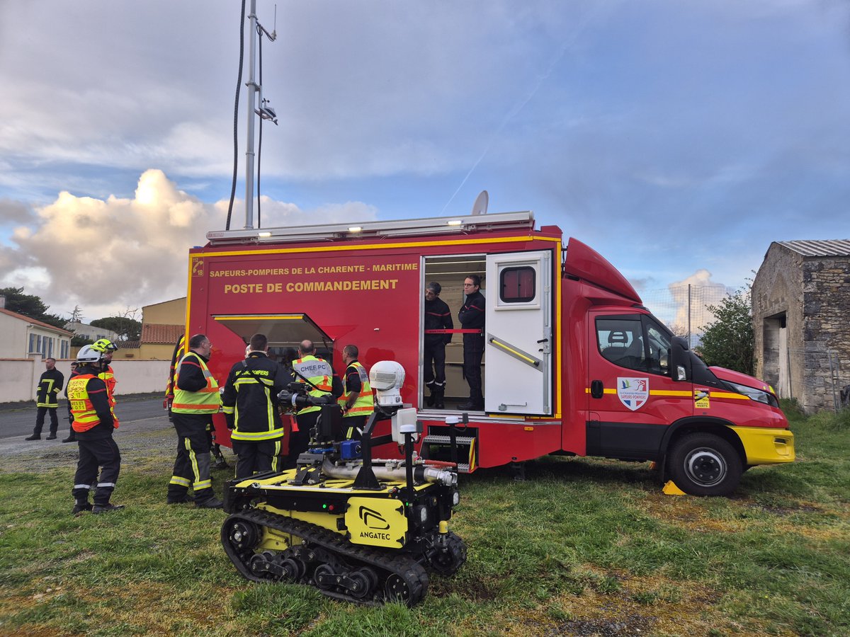 Pompiers17 tweet media