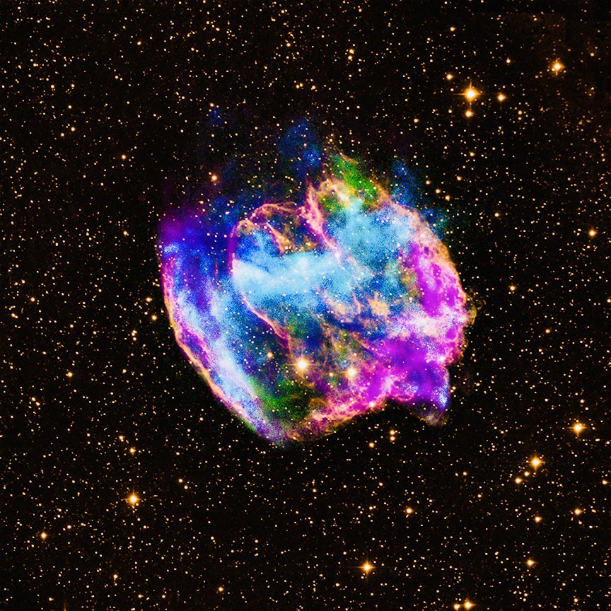 Etienne KLEIN (@etienneklein) on Twitter photo Il fait un temps à lever les yeux, non ?
Ce reliquat de supernova porte le doux nom de W49B. On n’y a repéré aucune étoile à neutrons, ce qui est bizarre, et suggère qu’il pourrait contenir… un trou noir ! Celui-ci serait alors le plus jeune jamais détecté dans notre galaxie, Il fait un temps à lever les yeux, non ?
Ce reliquat de supernova porte le doux nom de W49B. On n’y a repéré aucune étoile à neutrons, ce qui est bizarre, et suggère qu’il pourrait contenir… un trou noir ! Celui-ci serait alors le plus jeune jamais détecté dans notre galaxie,