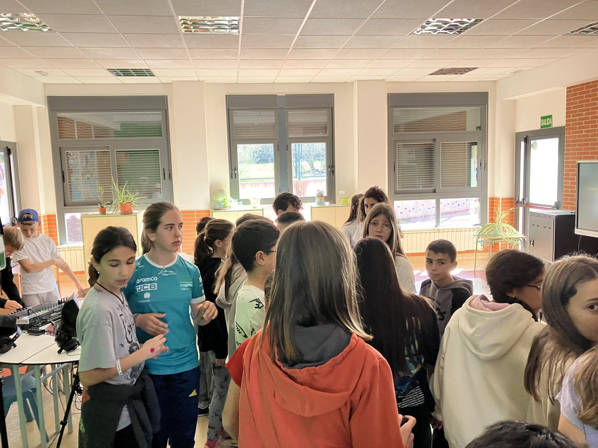 Comenzamos las dos jornadas de convivencia en el <a href="/Colegiotrescas3/">Colegio Trescasas</a> como continuación de lo vivido la semana pasada en Villapaz dentro del proyecto Observa_acción del <a href="/csfp/">Carla Pereira</a> Deseando continuar aprendiendo de niños y profes!! <a href="/educacyl/">Educación JCyL</a> <a href="/cfiezamora/">CFIE de Zamora</a>