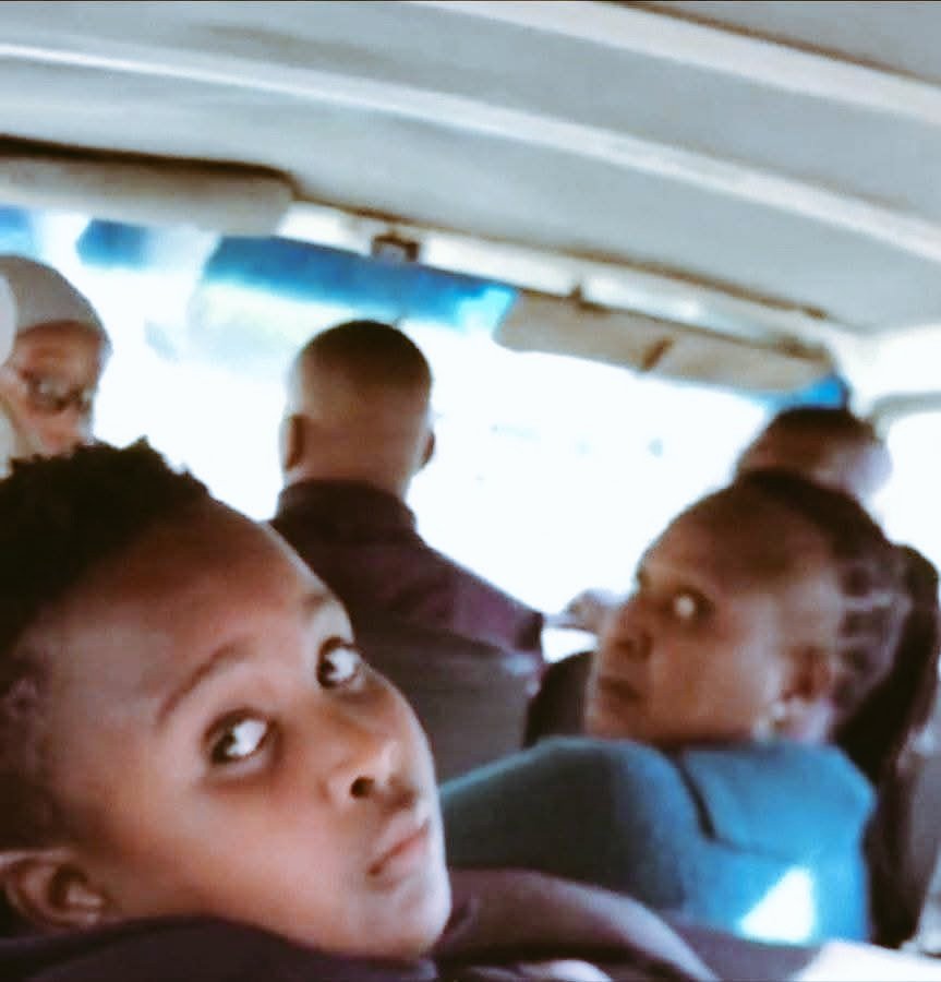 Msafi08's tweet photo. "I'll call u back, I'm driving"

People in a taxi : https://t.co/PM7Y91JVCi