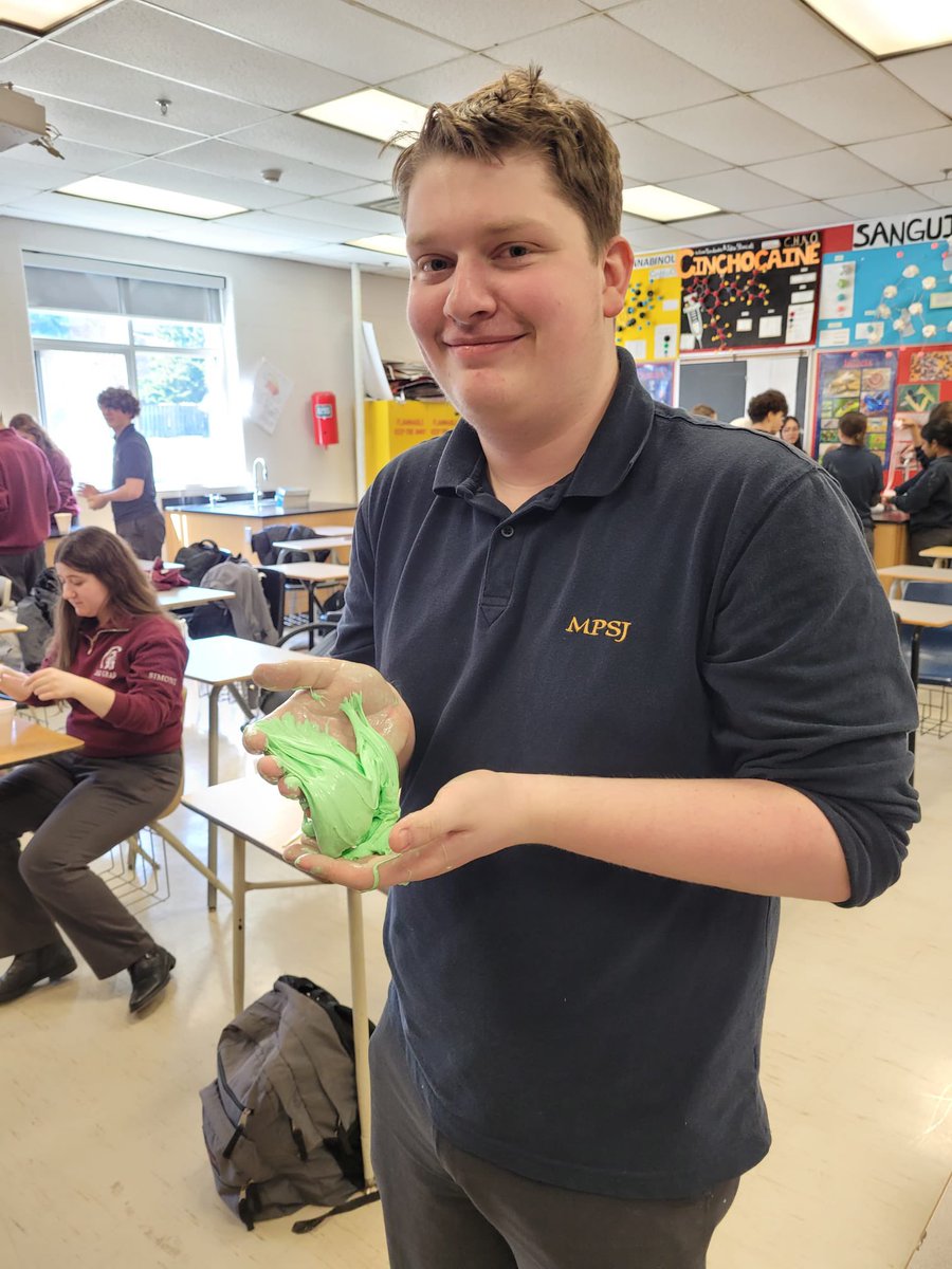 mpsjscience's tweet photo. The organized chaos of making slime as our Grade 12 IBs wrap up their organic chem unit and their high school careers. 😢 #mpsjchem @MPSJ_TCDSB @PowerIB https://t.co/KaCS1mEBmQ