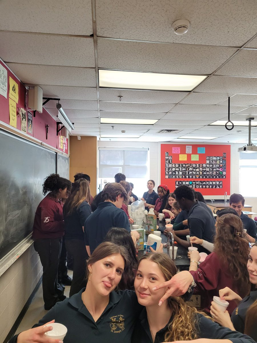 mpsjscience's tweet photo. The organized chaos of making slime as our Grade 12 IBs wrap up their organic chem unit and their high school careers. 😢 #mpsjchem @MPSJ_TCDSB @PowerIB https://t.co/KaCS1mEBmQ