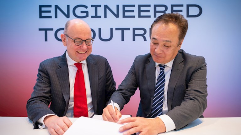 ABB_Mining's tweet image. ABB has signed an MoU agreement with the Construction and Mining Systems Strategic Business Unit of Sumitomo Corporation, the Japan-headquartered industrial group, to provide net zero emissions solutions for mining customers. 

➡️ow.ly/74G350Vwhl1 

#ABB #ProcessIndustries