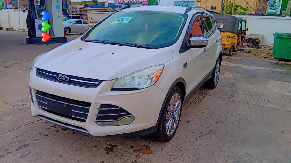 De_Prince_23's tweet photo. FOR SALE!!!
Ford Escape 2014 sport edition 
Foreign Used 
First body 
4plugs eco Boost 
White on Black 
Price: 14.5m slightly negotiable 
Location: Ago Palace way 
Contact: 07066210226, 09160937272 https://t.co/r4lYVNl32p