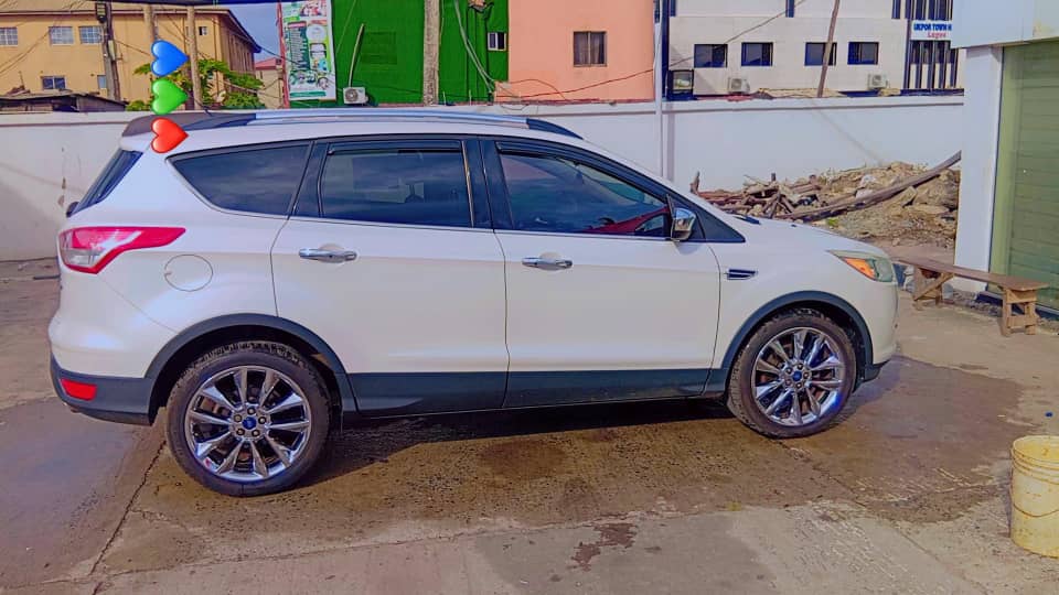 De_Prince_23's tweet photo. FOR SALE!!!
Ford Escape 2014 sport edition 
Foreign Used 
First body 
4plugs eco Boost 
White on Black 
Price: 14.5m slightly negotiable 
Location: Ago Palace way 
Contact: 07066210226, 09160937272 https://t.co/r4lYVNl32p