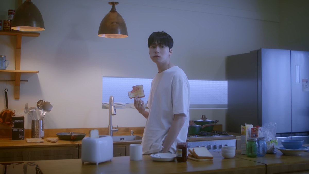 커피만이아니고 빵도드심
진짜 식사하신거 뻘하게웃겨