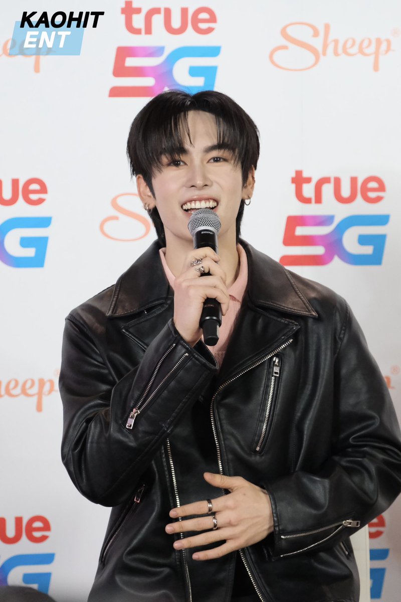 KAOHIT_ENT's tweet photo. "แซนต้า พงศภัค" ร่วมเติมความสดใสน่ารักเกินต้าน เสิร์ฟโมเมนต์สุดฟิน ในงาน "Sheep and True Collaboration" 💕
SANTA X SHEEP AND TRUE
#Santapp
#SheepandSanta
#SheepandTrueCollaboration
#AppleSheep #TrueShop https://t.co/PbSm5E1pW1
