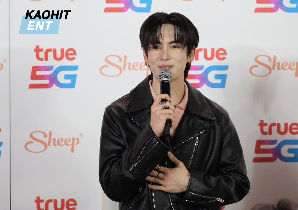 KAOHIT_ENT's tweet photo. "แซนต้า พงศภัค" ร่วมเติมความสดใสน่ารักเกินต้าน เสิร์ฟโมเมนต์สุดฟิน ในงาน "Sheep and True Collaboration" 💕
SANTA X SHEEP AND TRUE
#Santapp
#SheepandSanta
#SheepandTrueCollaboration
#AppleSheep #TrueShop https://t.co/PbSm5E1pW1