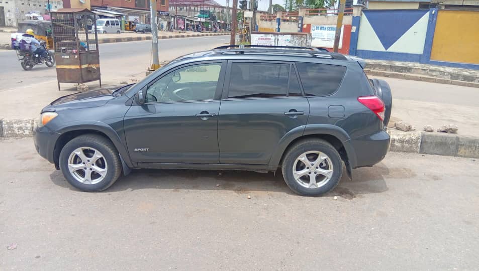 De_Prince_23's tweet photo. FOR SALE!!!
Toyota RAV4 2008 sport edition 
Foreign Used 
First body 
4plugs 4WD
Price: 12m slightly negotiable 
Location: Jakande Gate Isolo 
Contact: 07066210226, 09160937272 https://t.co/G69sValcas