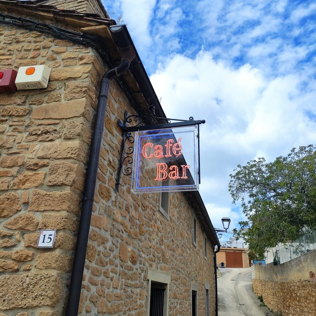 LuminososArga's tweet image. Neón café bar 🔆 🍴 🧿 

#luminososarga #vinilo #metacrilato #pamplonairuña #pamplonart #montajesindustriales #navarragrafías #señalética #diseñosgraficos #rotulación