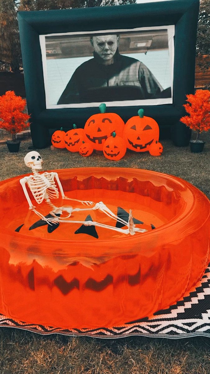 thespookygirll's tweet photo. i’m ready for spooky girl summer https://t.co/1Jc9a1LhLh