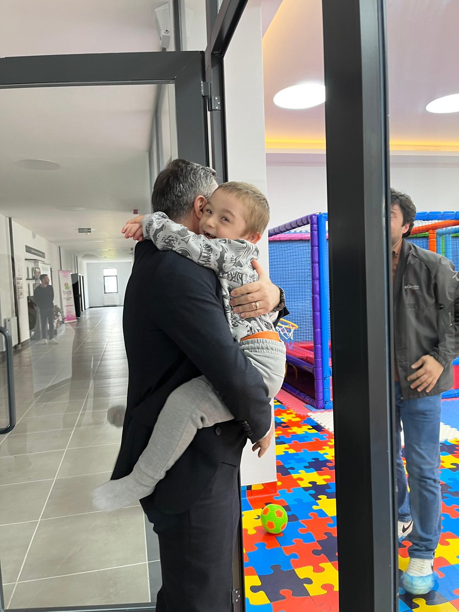 bafrakaymakam's tweet photo. 📍Kaymakamımız Dr.Mustafa ALTINPINAR İlçe Milli Eğitim Müdürümüz Mehmet DEĞERMENCİ ile birlikte Bafra Özel Eğitim Anaokulu’nu  ziyaret ederek öğrenci ve öğretmenlerimizle biraraya geldi. https://t.co/5jORjXm7zb