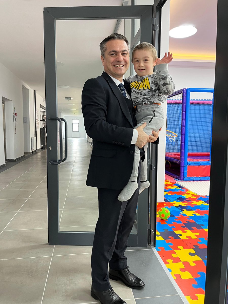 bafrakaymakam's tweet photo. 📍Kaymakamımız Dr.Mustafa ALTINPINAR İlçe Milli Eğitim Müdürümüz Mehmet DEĞERMENCİ ile birlikte Bafra Özel Eğitim Anaokulu’nu  ziyaret ederek öğrenci ve öğretmenlerimizle biraraya geldi. https://t.co/5jORjXm7zb