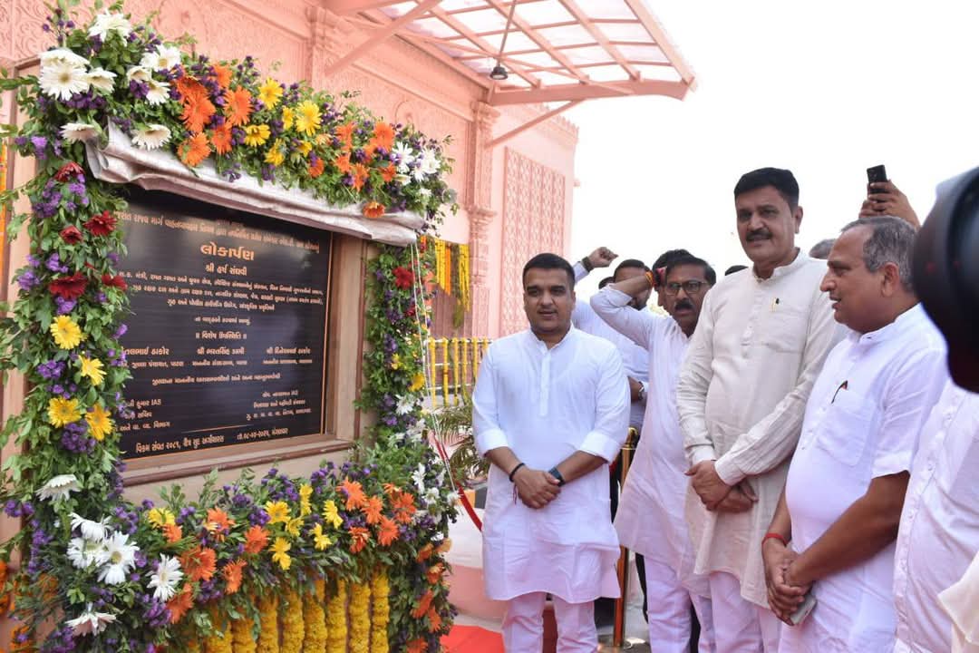 આજરોજ માન.રાજ્યકક્ષાના મંત્રીશ્રી- શ્રી હર્ષ સંઘવીના અધ્યક્ષ સ્થાને શંખેશ્વર ખાતે નવીન એસ.ટી. બસ સ્ટેશનનો લોકાર્પણ સમારોહ યોજાયો. જ્યાં હાજર રહ્યા.
<a href="/CMOGuj/">CMO Gujarat</a> <a href="/sanghaviharsh/">Harsh Sanghavi</a> <a href="/InfoGujarat/">Gujarat Information</a>  <a href="/InfoPatan/">Info Patan GoG</a> <a href="/CollectorPatan/">Collector Patan</a>