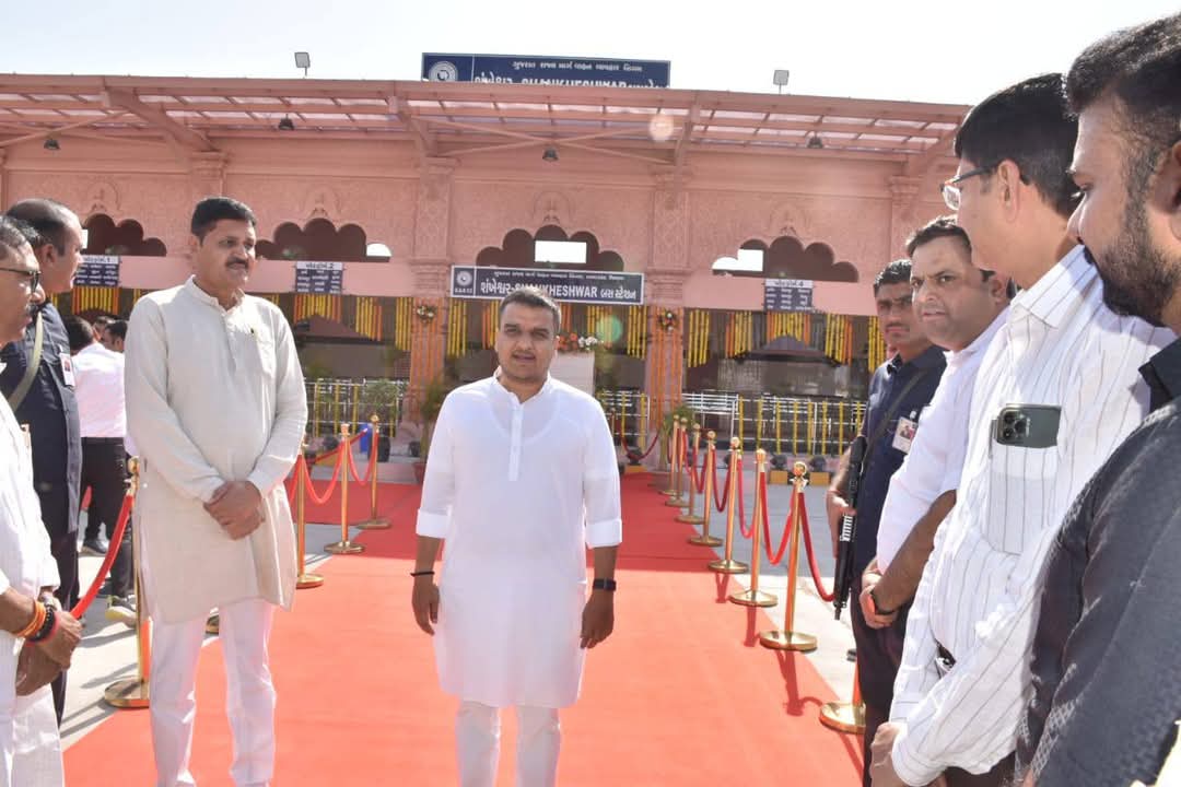DDO_PATAN's tweet photo. આજરોજ માન.રાજ્યકક્ષાના મંત્રીશ્રી- શ્રી હર્ષ સંઘવીના અધ્યક્ષ સ્થાને શંખેશ્વર ખાતે નવીન એસ.ટી. બસ સ્ટેશનનો લોકાર્પણ સમારોહ યોજાયો. જ્યાં હાજર રહ્યા.
@CMOGuj @sanghaviharsh @InfoGujarat  @InfoPatan @CollectorPatan https://t.co/CdJT4Mk116