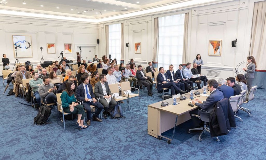 cogiti's tweet photo. 🔹 El pte. de COGITI e INGITE, @ToniGaldonRuiz , participó en la jornada “Formación BIM en la contratación pública” organizada por @CitopMadrid con apoyo del @INGITE_ES .
➡️ Impulsando una obra pública más eficiente y digital.
📎 Info: https://t.co/gOvJREJGUr
#BIM #INGITE https://t.co/03NagLLKM8